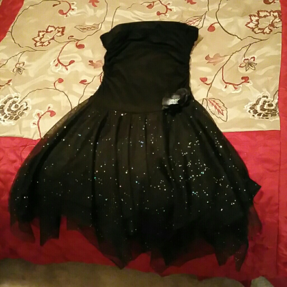 Black strapless homecoming dress